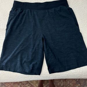 Men’s Lululemon navy shorts L